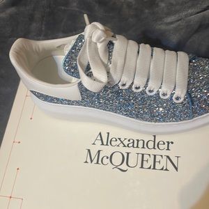 Alexander McQueen Sneaker Authentic worn once box and dust bag included